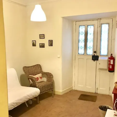 Flat In Historic Neighbourhood Апартаменти